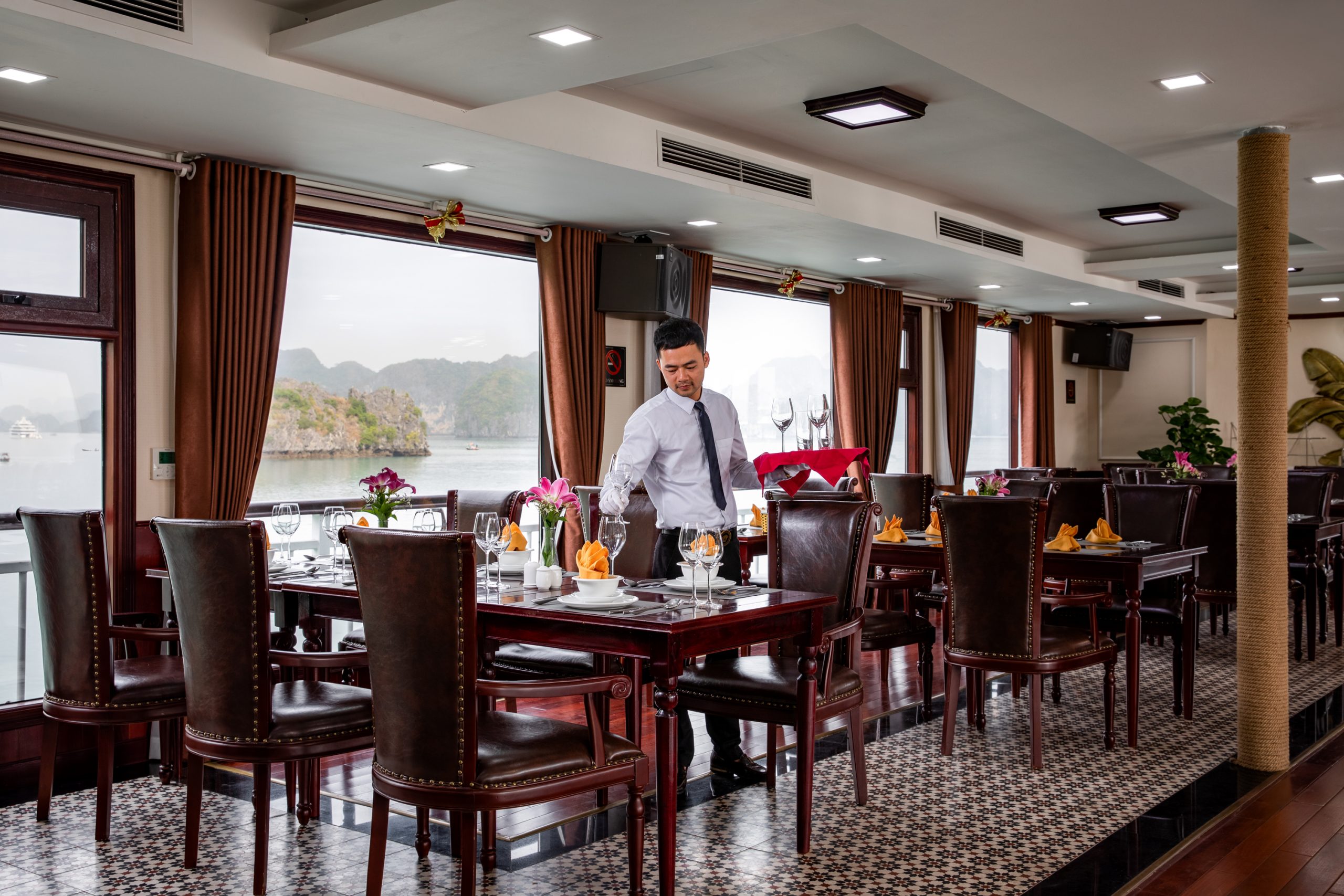 Dining & Bar — 4