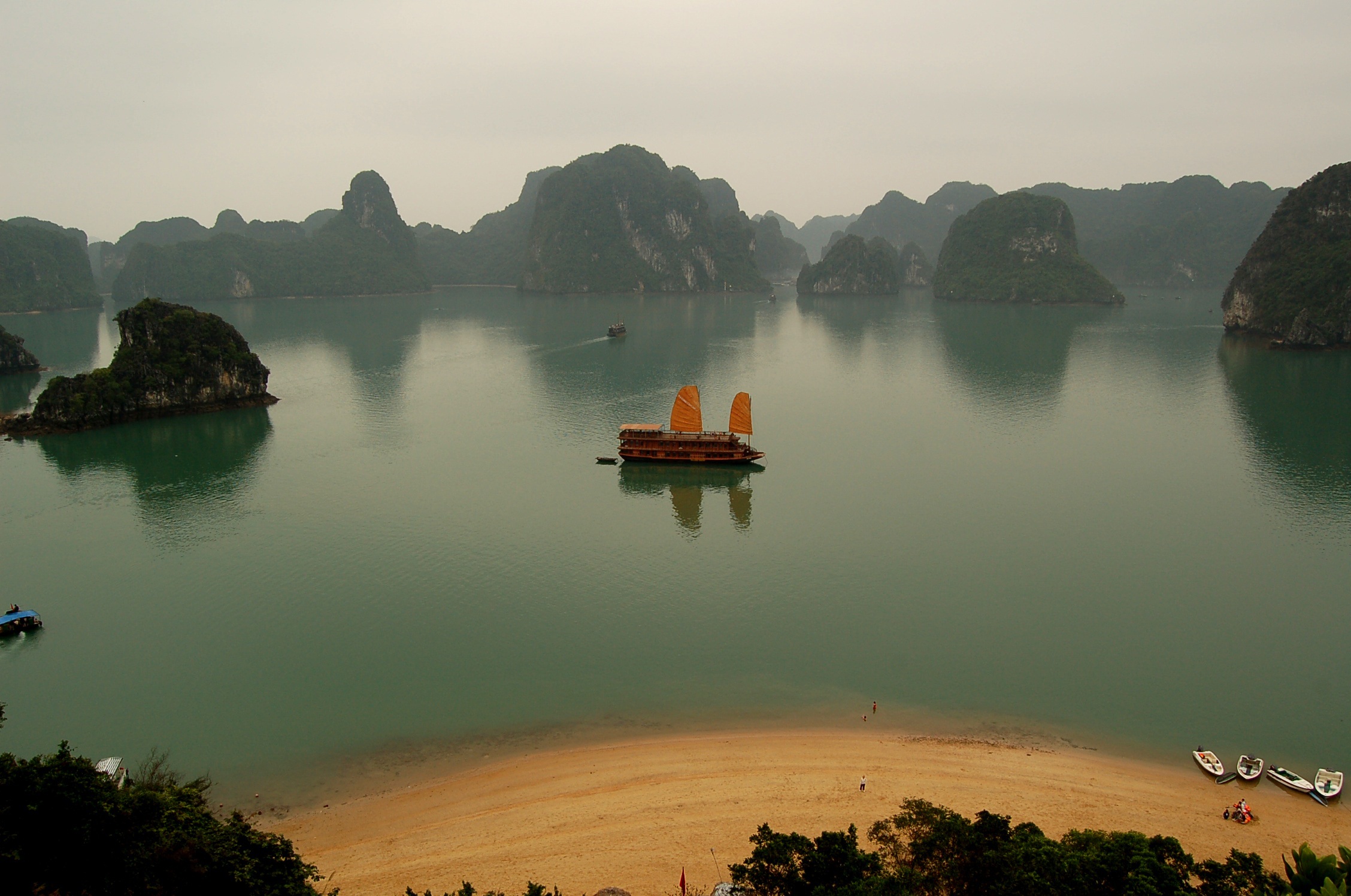 Halong Bay Tourism News 2026: Complete Update & New Trends